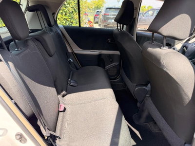 Toyota Yaris 1.0 5 porte Now (17)