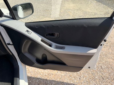 Toyota Yaris 1.0 5 porte Now (18)