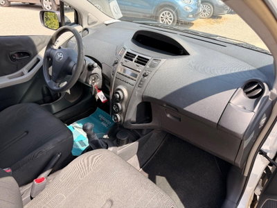 Toyota Yaris 1.0 5 porte Now (19)