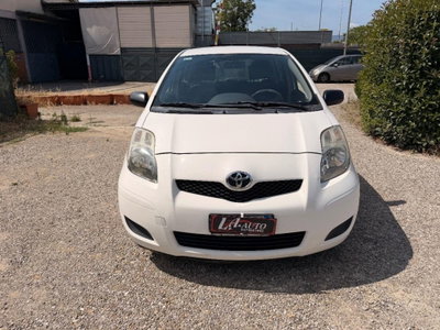 Toyota Yaris 1.0 5 porte Now (2)