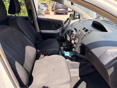 Toyota Yaris 1.0 5 porte Now (20)