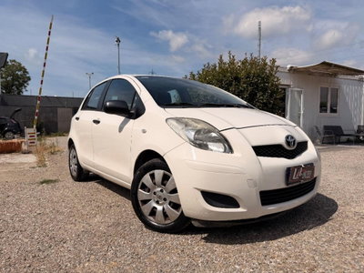 Toyota Yaris 1.0 5 porte Now (3)
