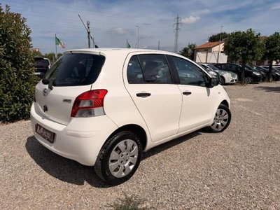 Toyota Yaris 1.0 5 porte Now (4)