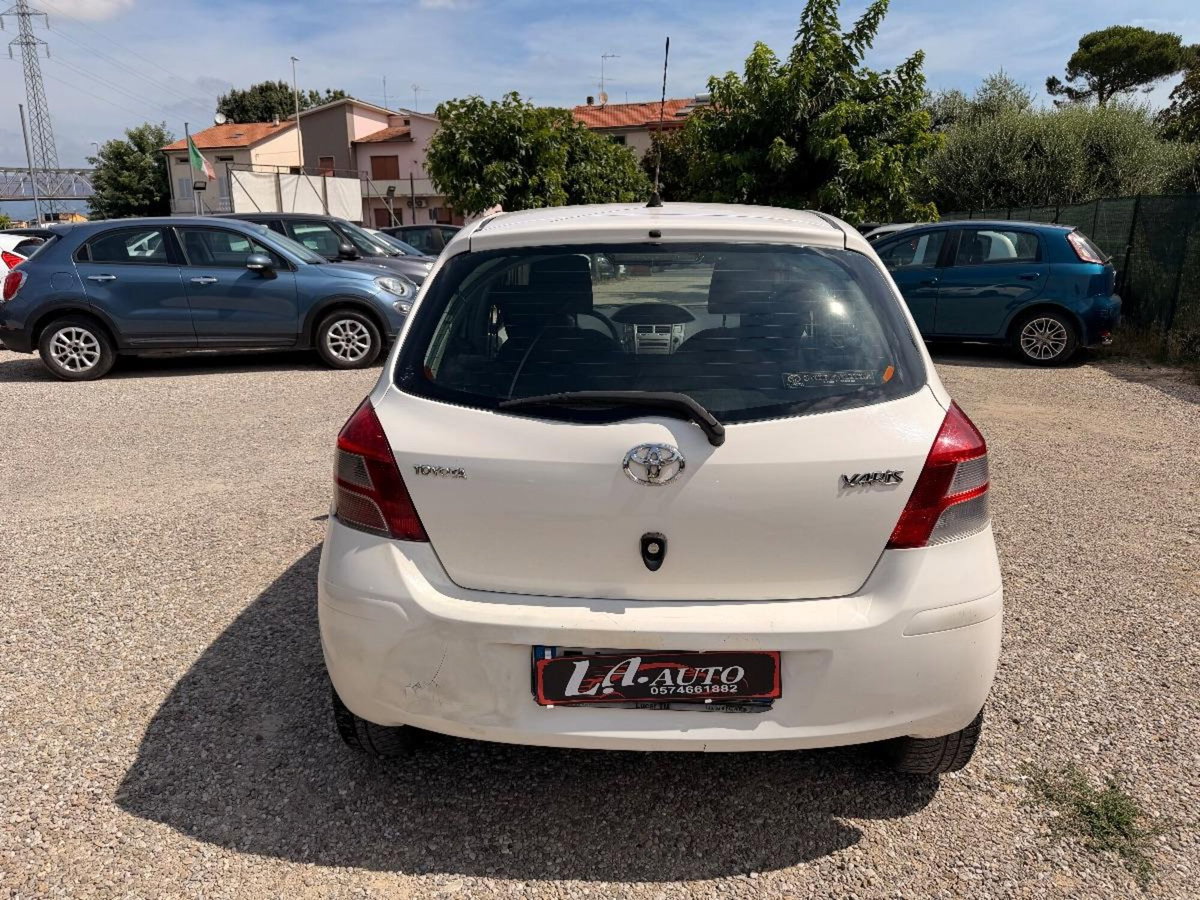 Toyota Yaris 1.0 5 porte Now (5)