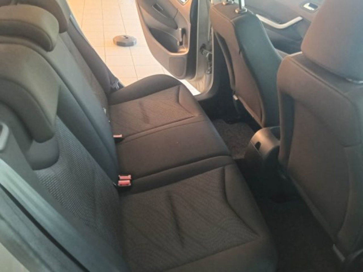 Peugeot 308 1.4 VTi 98CV 5p. Access (11)