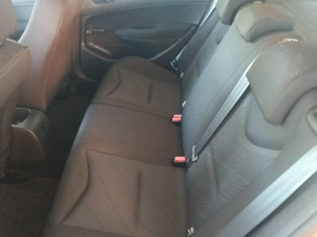 Peugeot 308 1.4 VTi 98CV 5p. Access (12)