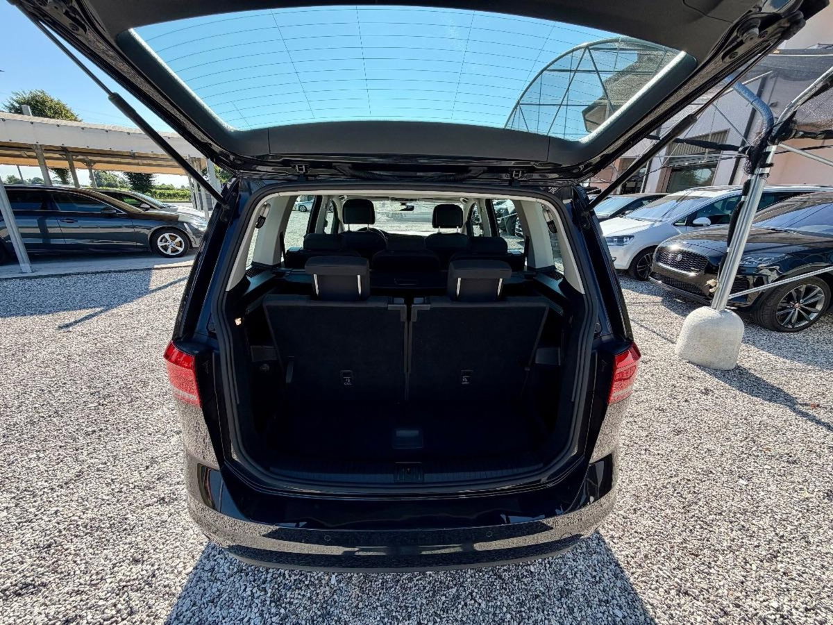 Volkswagen Touran 2.0 TDI 150 CV SCR DSG Comfortline BlueMotion Tech. (15)