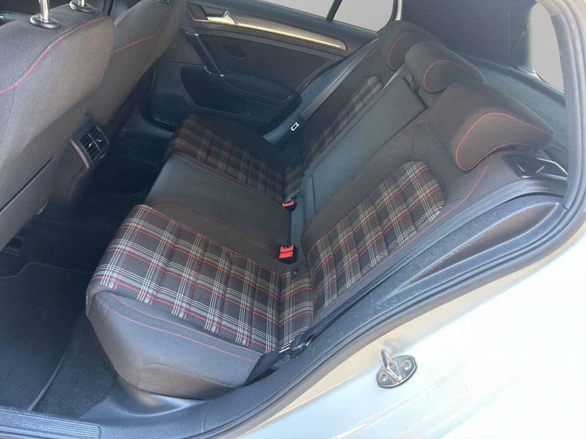 Volkswagen Golf GTI Performance 2.0 245 CV TSI DSG 5p. BMT (14)