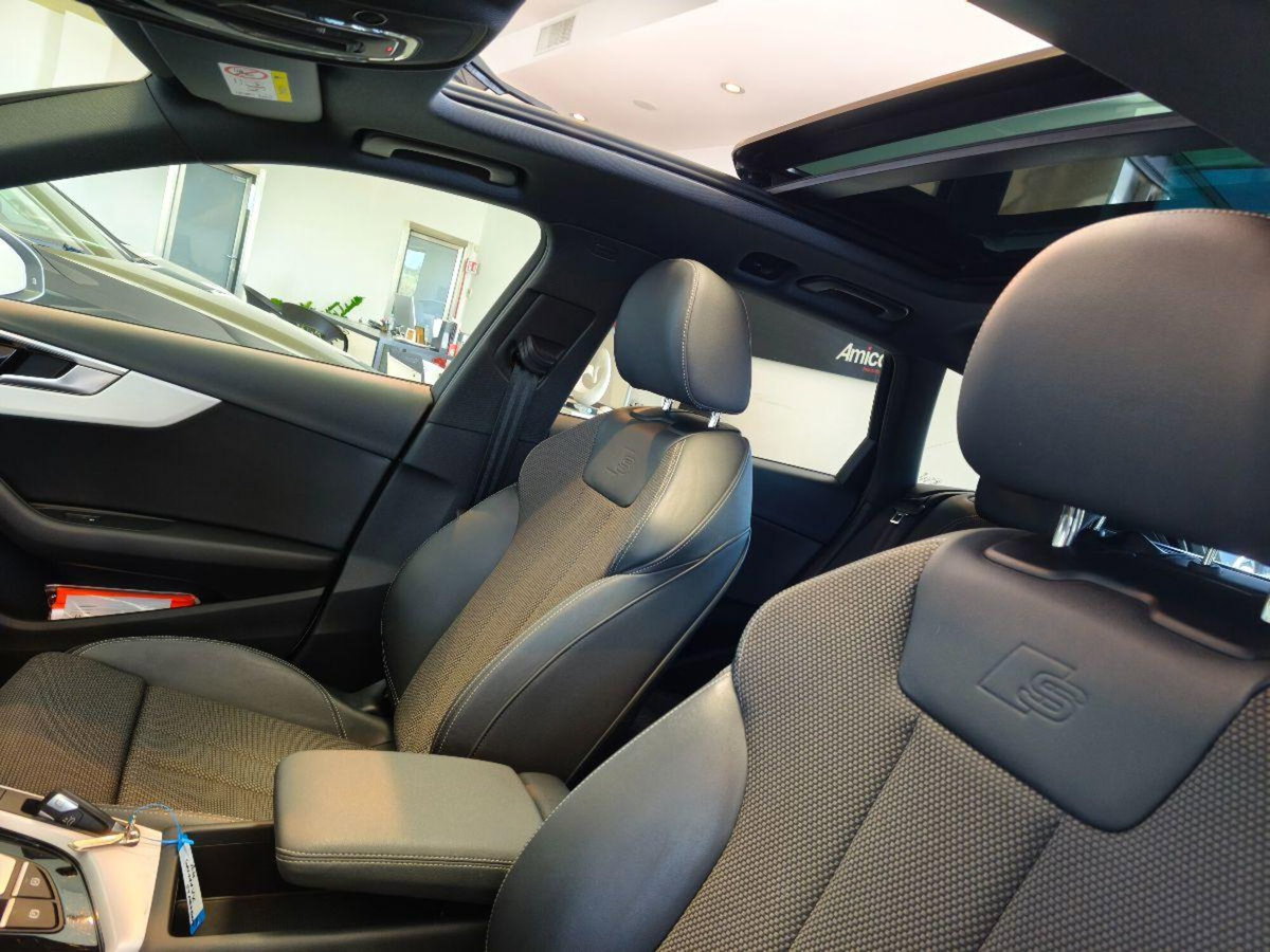 Audi A4 Avant 40 TDI quattro S tronic S line edition (17)