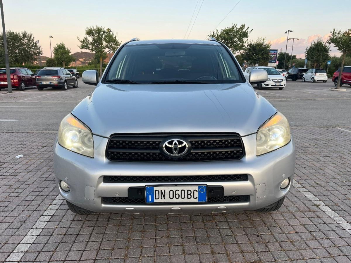 Toyota Rav4 2.2 D-4D 136 CV DPF Sol (2)
