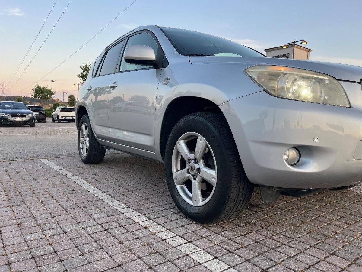 Toyota Rav4 2.2 D-4D 136 CV DPF Sol (3)