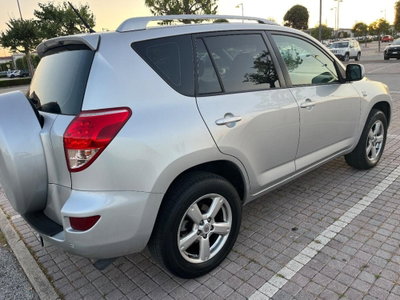 Toyota Rav4 2.2 D-4D 136 CV DPF Sol (4)