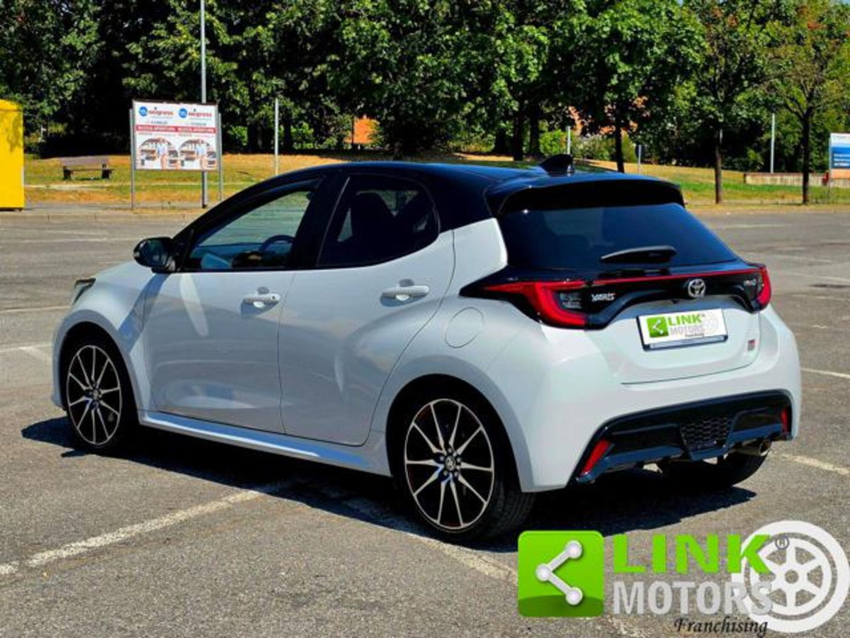 Toyota Yaris Cross 1.5h GR Sport Black Sky fwd 116cv e-cvt (16)