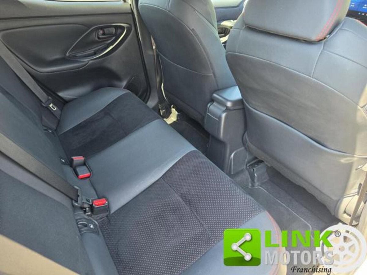 Toyota Yaris Cross 1.5h GR Sport Black Sky fwd 116cv e-cvt (19)
