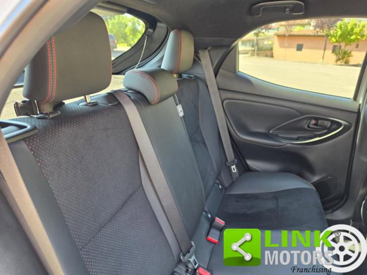 Toyota Yaris Cross 1.5h GR Sport Black Sky fwd 116cv e-cvt (20)