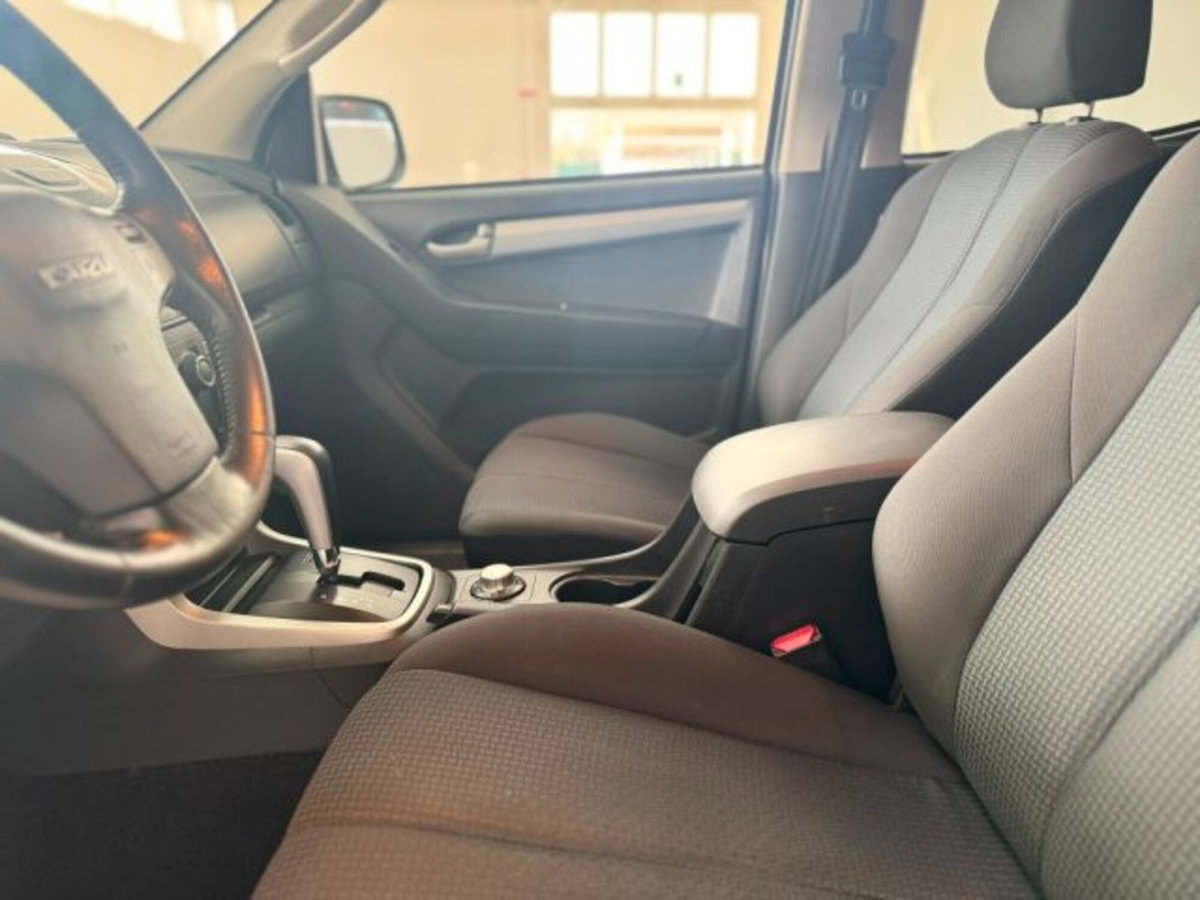 Isuzu D-Max Pick-up 2.5 Space Cab Solar 4WD (14)