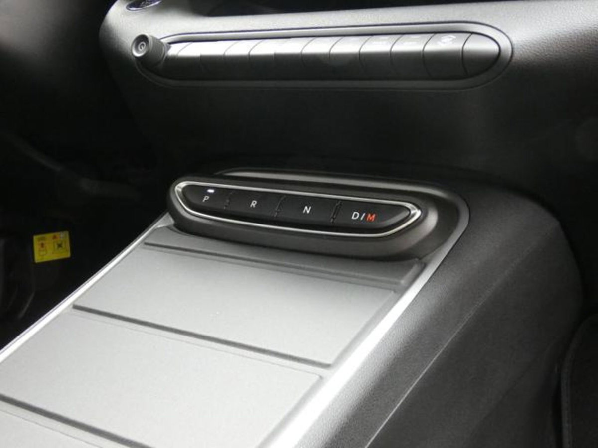 Jeep Avenger 1.2 turbo e-hybrid mhev Overland 4xe 145cv edct6 (15)
