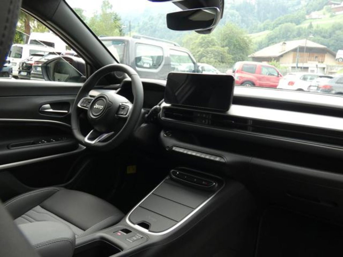 Jeep Avenger 1.2 turbo e-hybrid mhev Overland 4xe 145cv edct6 (18)