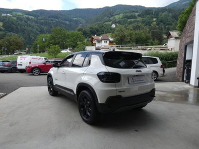 Jeep Avenger 1.2 turbo e-hybrid mhev Overland 4xe 145cv edct6 (4)
