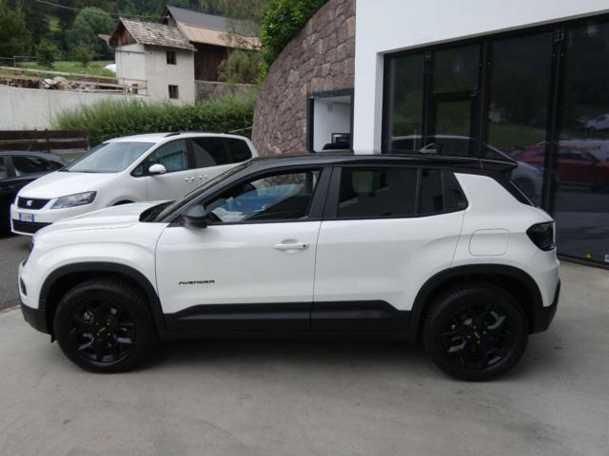 Jeep Avenger 1.2 turbo e-hybrid mhev Overland 4xe 145cv edct6 (7)
