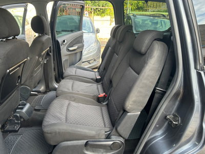 Ford Galaxy 2.0 TDCi 140 CV Ghia DPF (13)