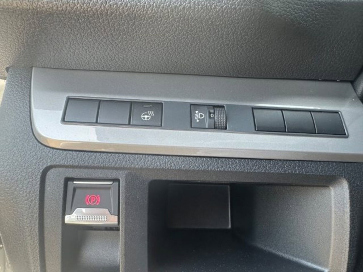 Peugeot Traveller BlueHDi 180 S&S EAT8 Standard Business (12)
