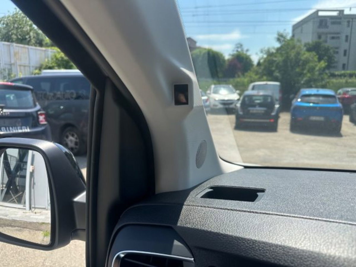 Peugeot Traveller BlueHDi 180 S&S EAT8 Standard Business (16)