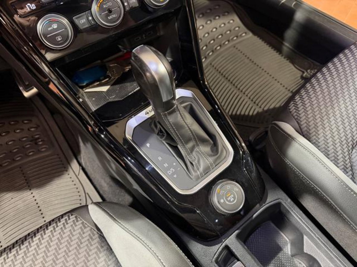 Volkswagen T-Roc 2.0 tsi R 4motion dsg (20)