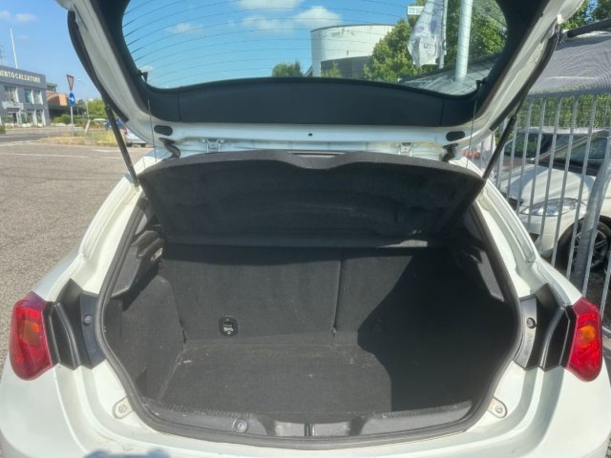 Alfa Romeo Giulietta 1.6 JTDm-2 Progression (11)