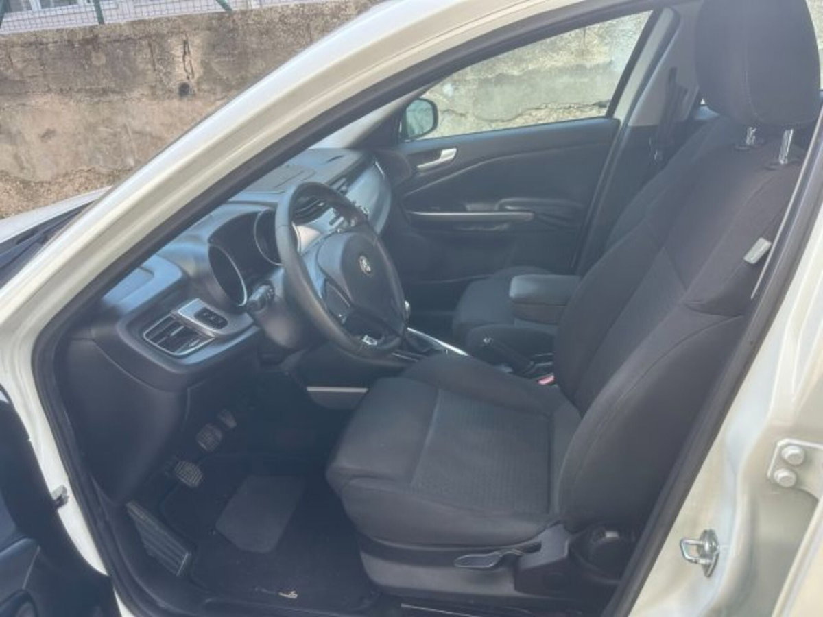 Alfa Romeo Giulietta 1.6 JTDm-2 Progression (6)