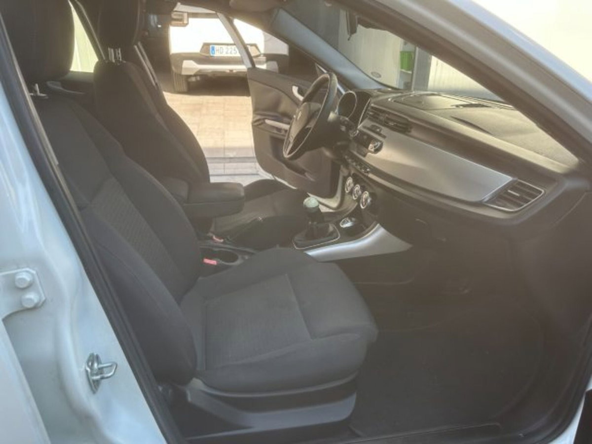 Alfa Romeo Giulietta 1.6 JTDm-2 Progression (9)