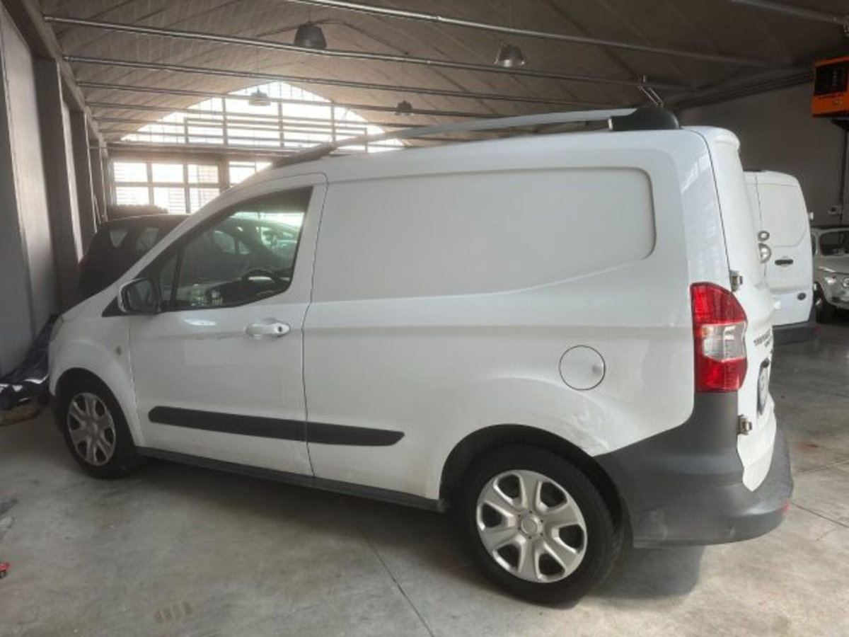 Ford Transit Courier 1.5 TDCi 75CV  Entry (3)