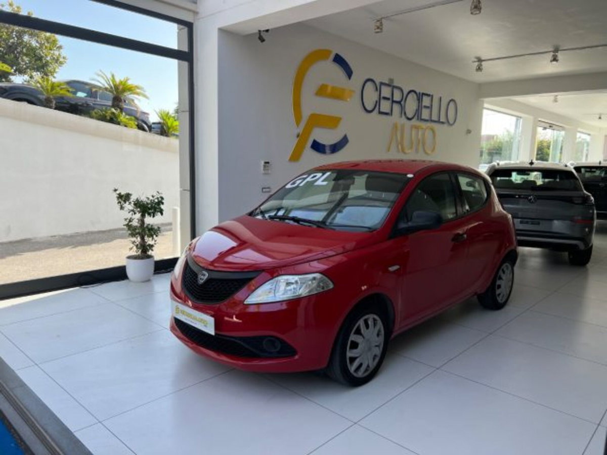 Lancia Ypsilon 1.2 69 CV 5 porte GPL Ecochic Elefantino Blu