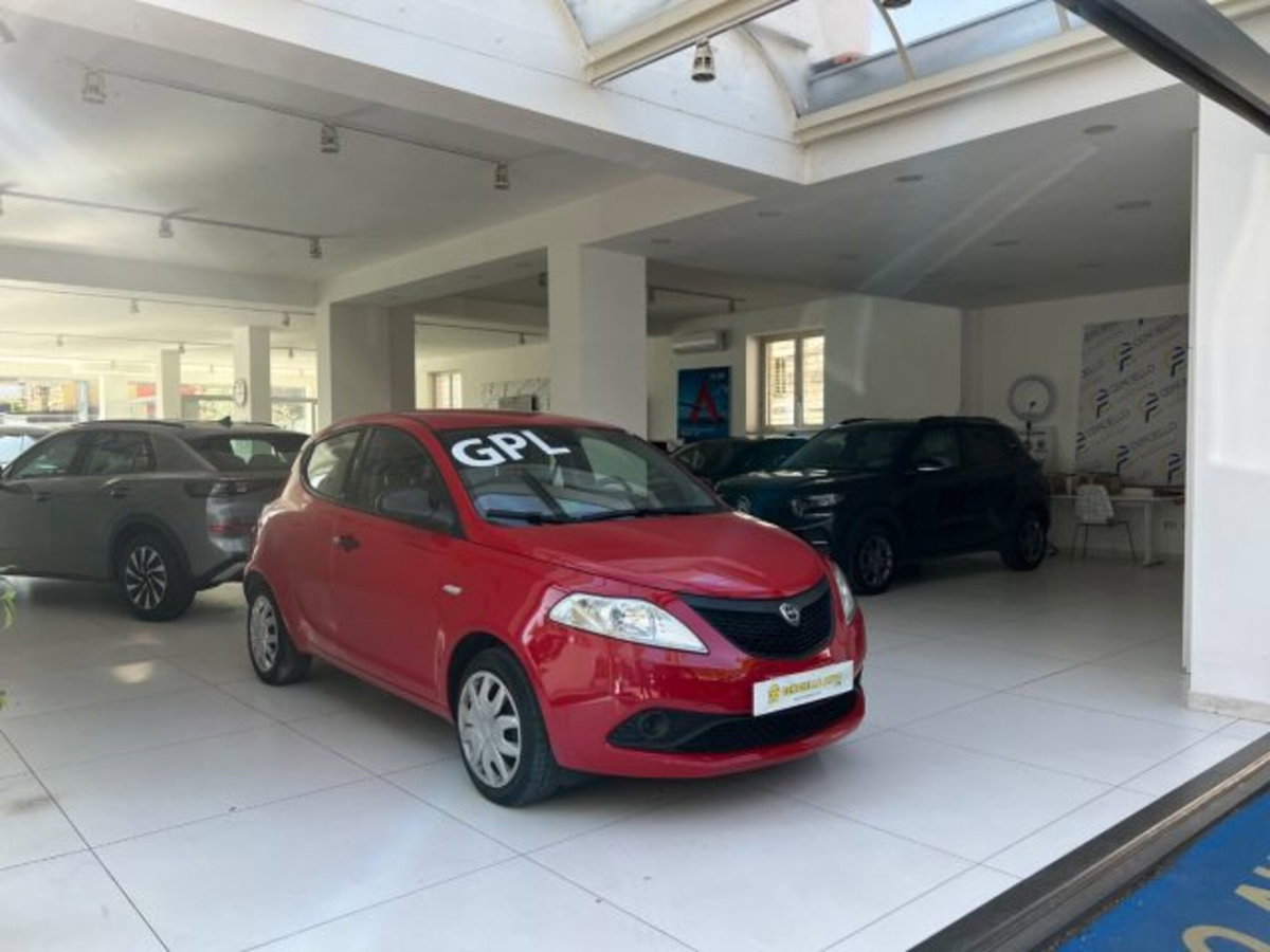 Lancia Ypsilon 1.2 69 CV 5 porte GPL Ecochic Elefantino Blu (5)