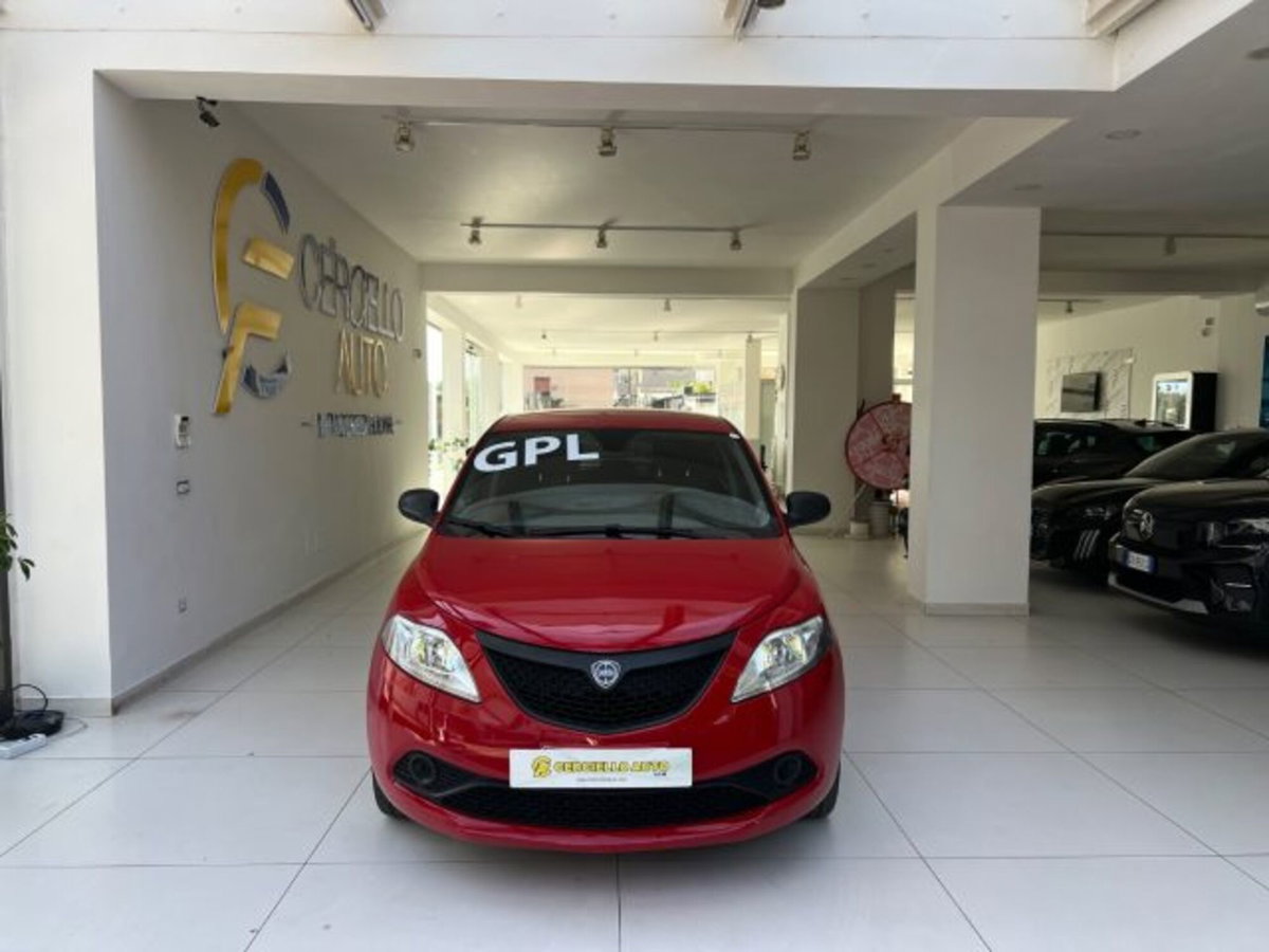 Lancia Ypsilon 1.2 69 CV 5 porte GPL Ecochic Elefantino Blu (8)