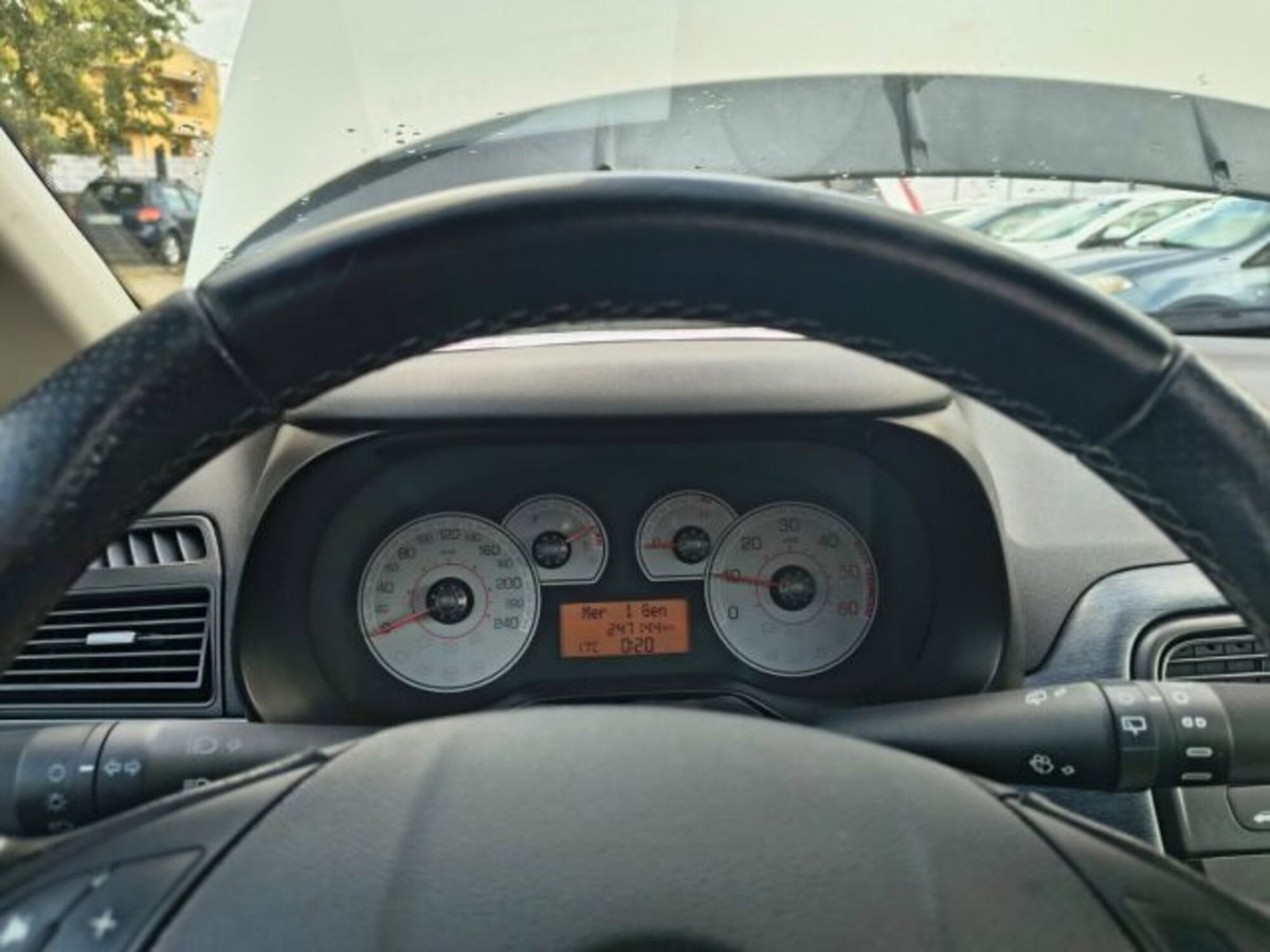 Fiat Grande Punto 1.3 MJT 90 CV 3 porte Sport (11)