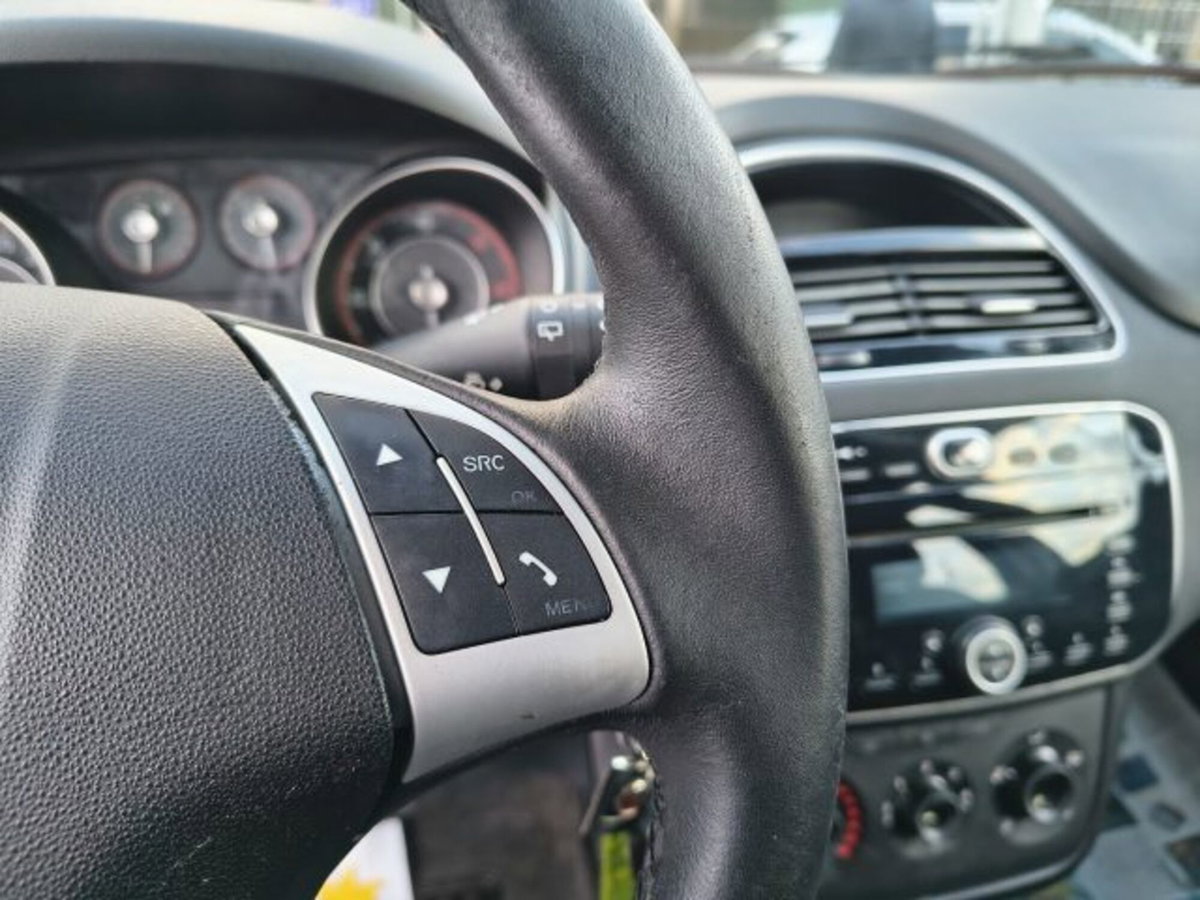 Fiat Punto 1.3 MJT II 75 CV 5 porte Street (9)
