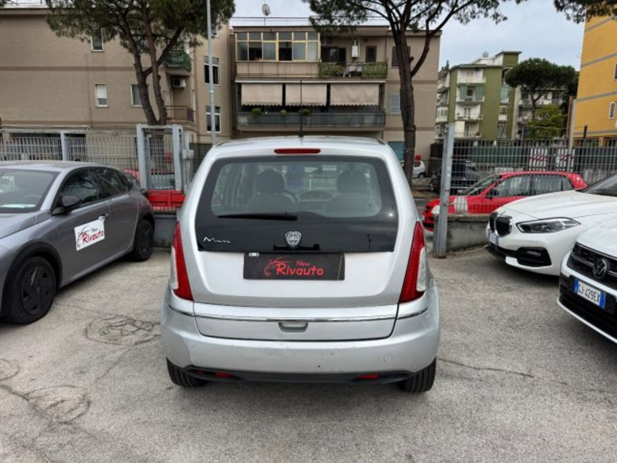 Lancia Musa 1.4 16V Gold (5)