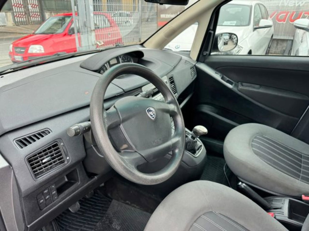 Lancia Musa 1.4 16V Gold (8)