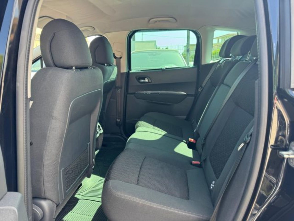 Peugeot 3008 1.6 HDi 115CV Allure (16)