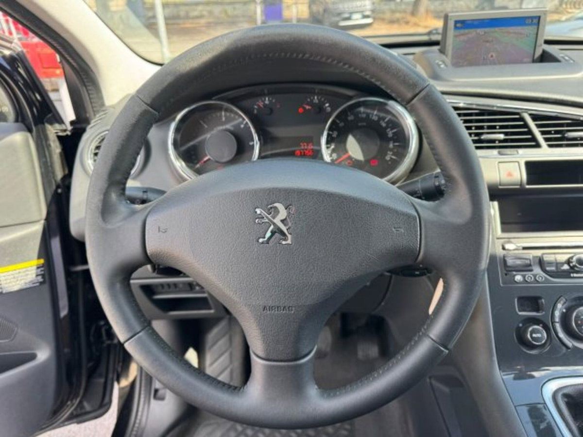 Peugeot 3008 1.6 HDi 115CV Allure (17)
