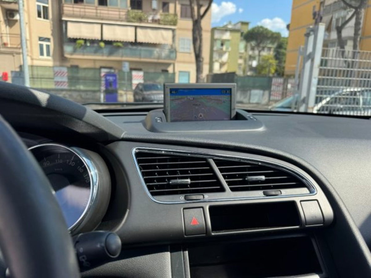 Peugeot 3008 1.6 HDi 115CV Allure (18)