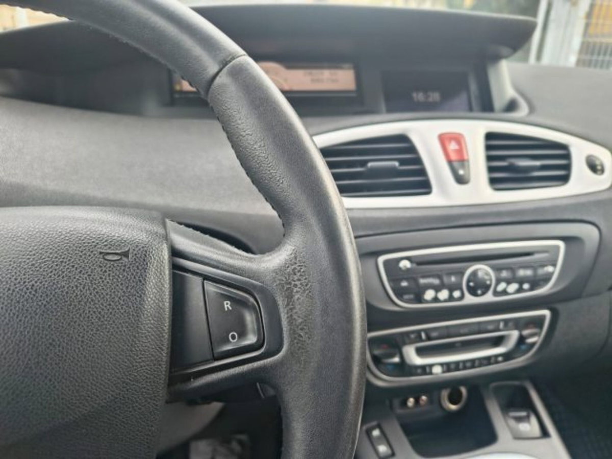 Renault Scenic E-Tech Electric 1.5 dCi 110CV Dynamique (10)