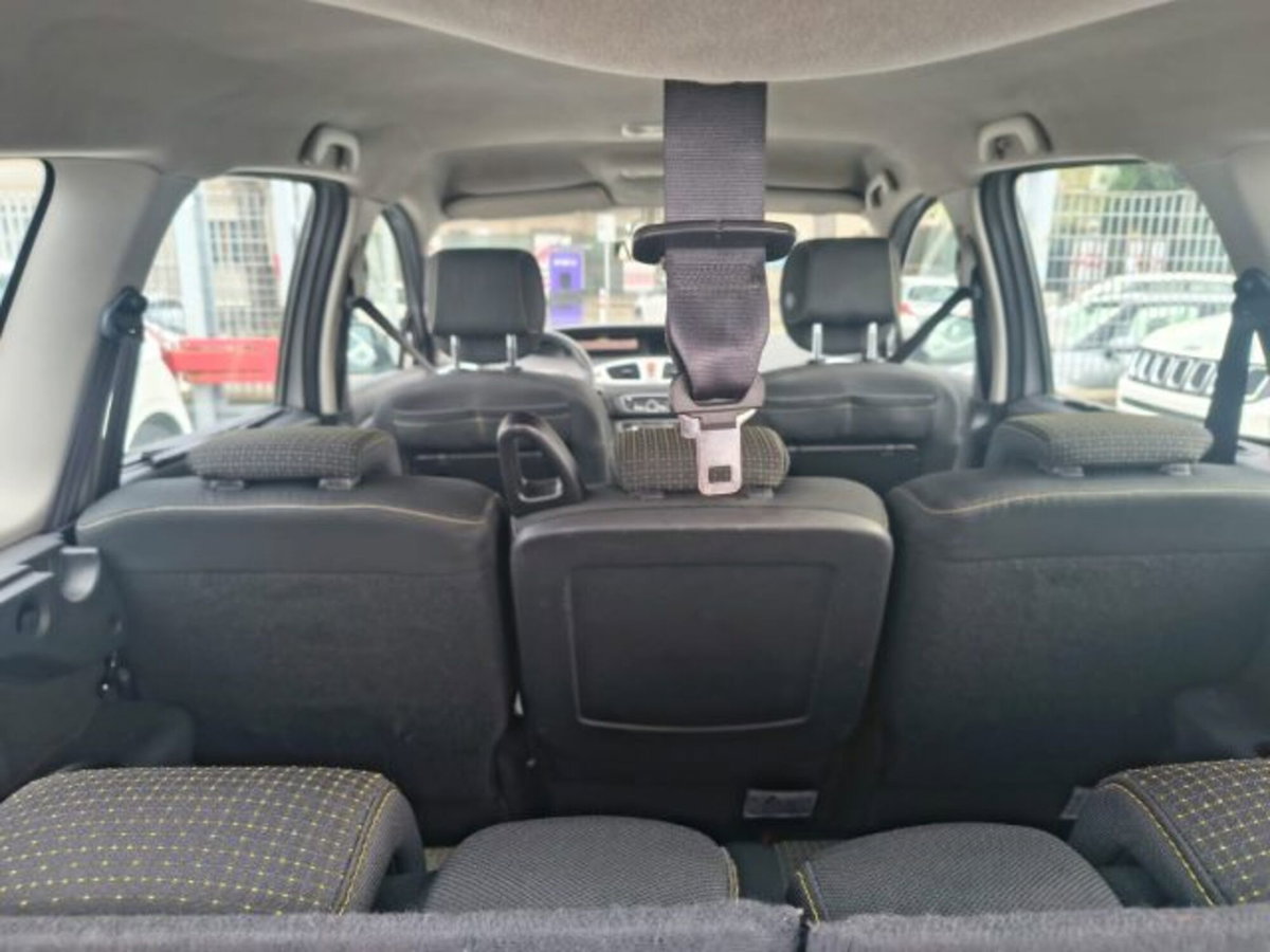 Renault Scenic E-Tech Electric 1.5 dCi 110CV Dynamique (13)