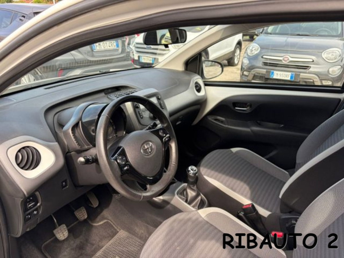 Toyota Aygo 1.0 VVT-i 69 CV 5 porte x-clusiv (14)