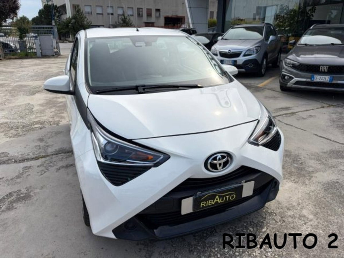 Toyota Aygo 1.0 VVT-i 69 CV 5 porte x-clusiv (18)