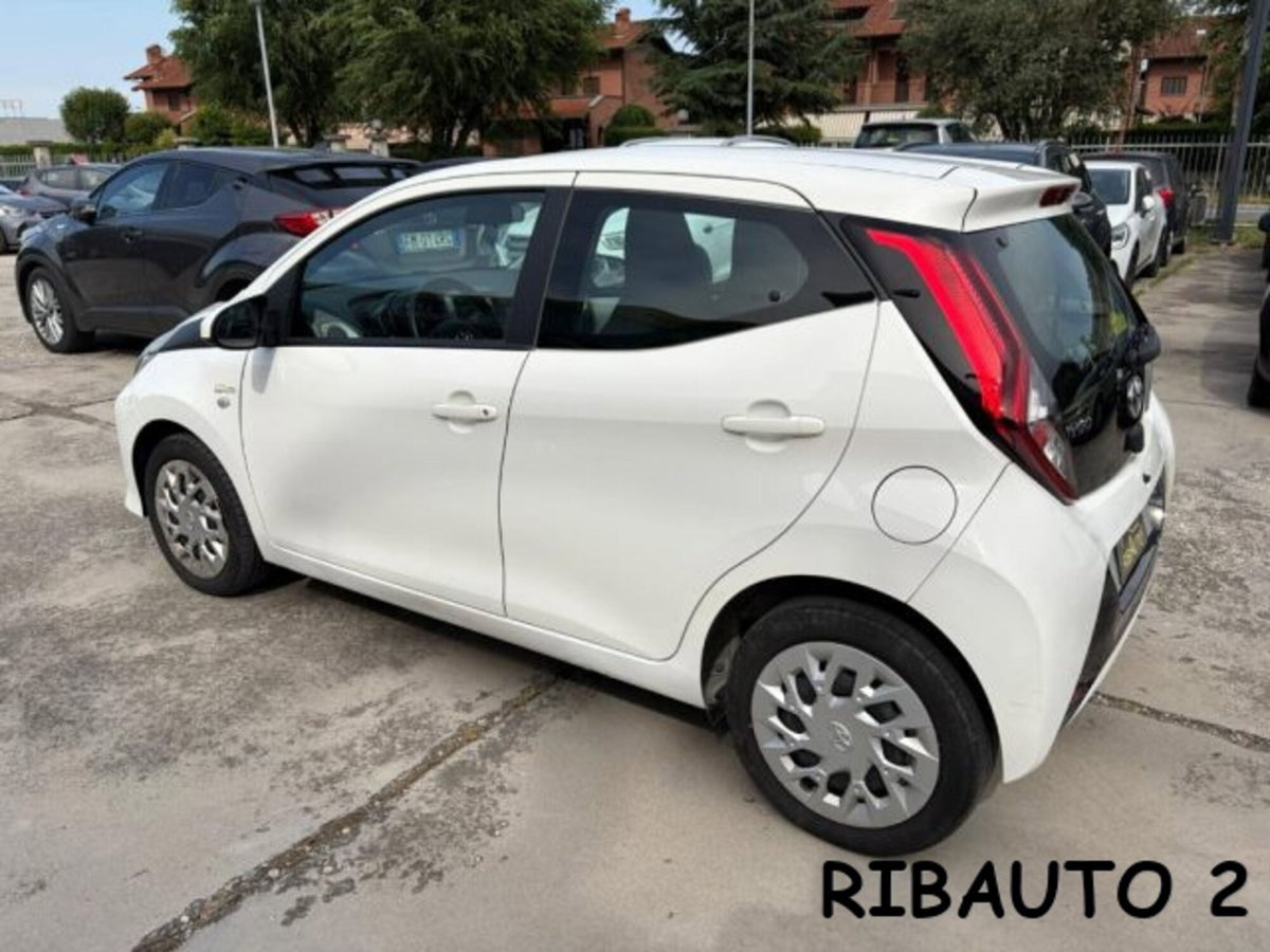 Toyota Aygo 1.0 VVT-i 69 CV 5 porte x-clusiv (8)