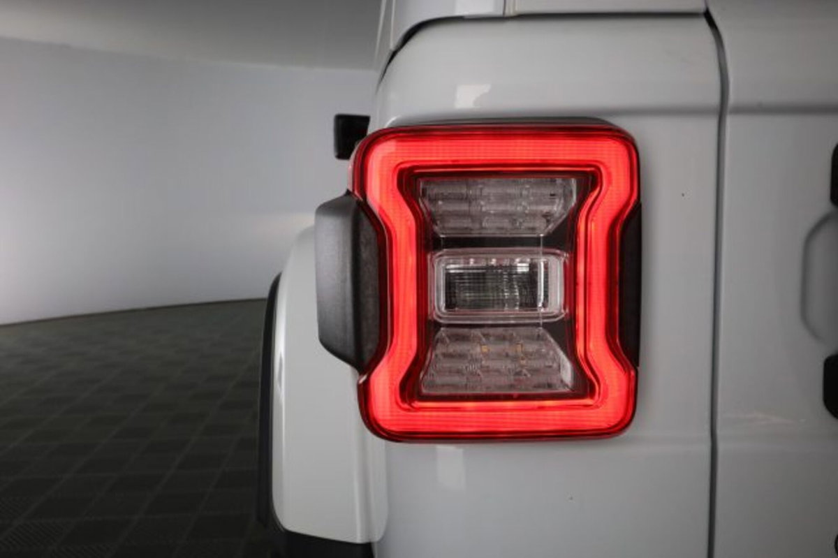 Jeep Wrangler Unlimited 2.2 Mjt II Sahara (10)