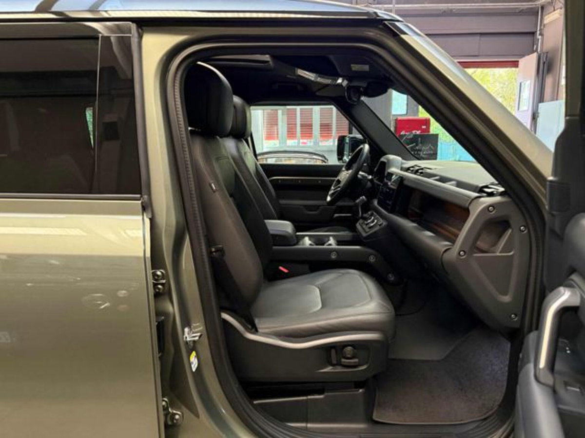 Land Rover Defender 110 3.0d i6 mhev X-Dynamic HSE awd 250cv auto (13)