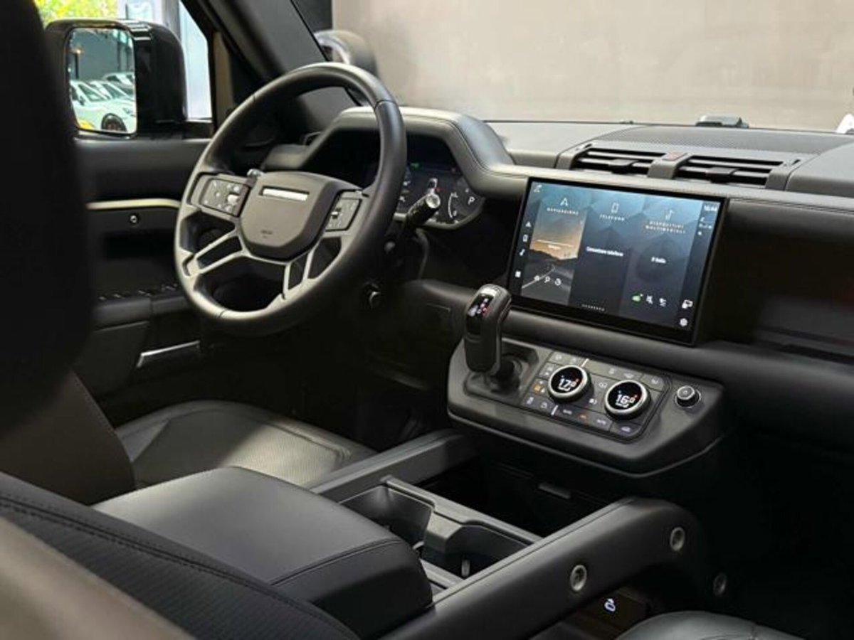 Land Rover Defender 110 3.0d i6 mhev X-Dynamic HSE awd 250cv auto (15)